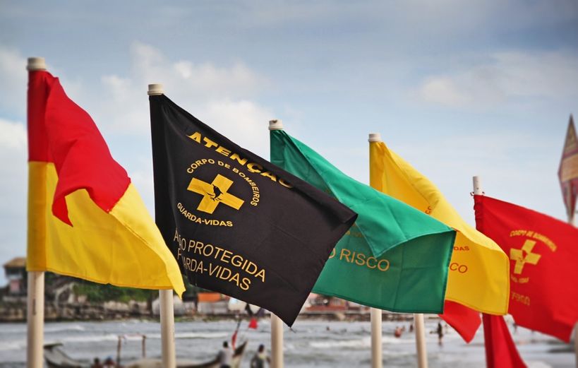 Veranistas devem ficar alertas para as bandeiras nas praias