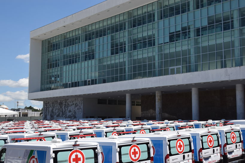 Estado entrega mais de 100 veículos e renova frota de ambulâncias e automóveis da saúde