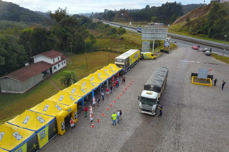 Paraná faz blitz da saúde para cuidar dos caminhoneiros
