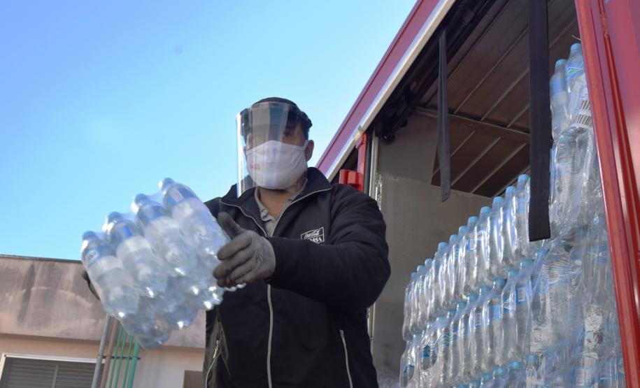 Hospital do Trabalhador recebe 24 mil garrafas de água
