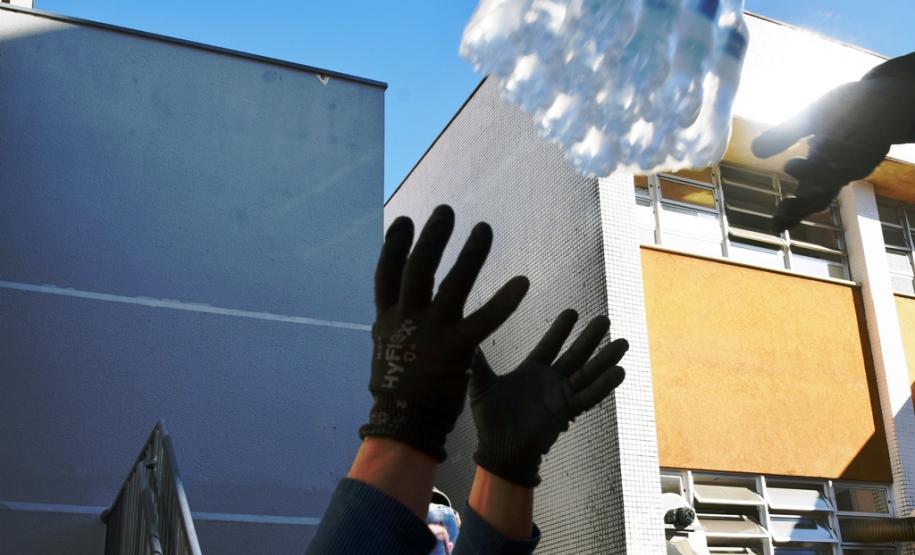 Hospital do Trabalhador recebe 24 mil garrafas de água