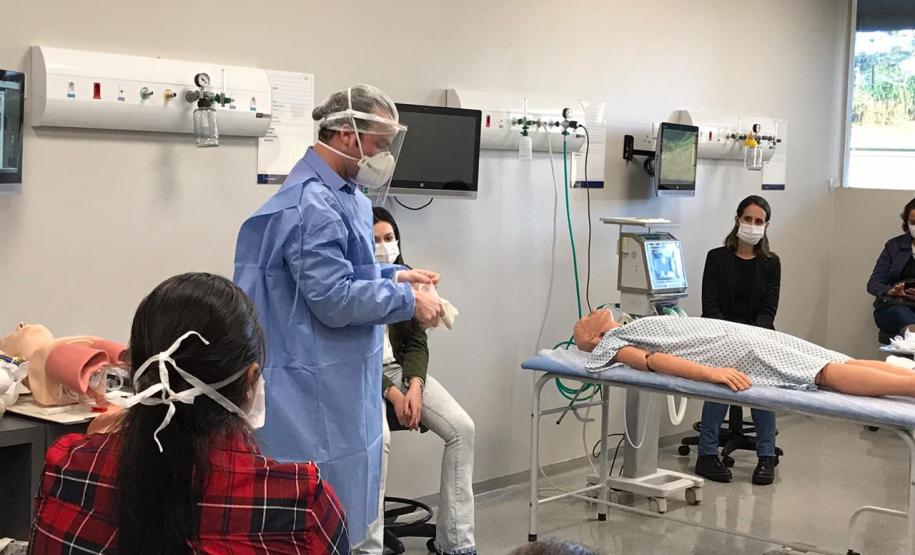 Treinamento para profissionais que atuam em UTIs da Covid-19 segue em várias cidades do Estado