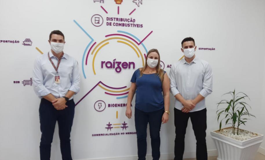 Caminhoneiros recebem vacina da gripe no pólo distribuição de combustível