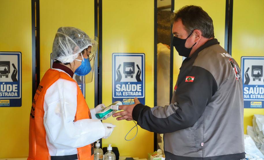 Paraná faz “blitz da saúde” para cuidar dos caminhoneiros