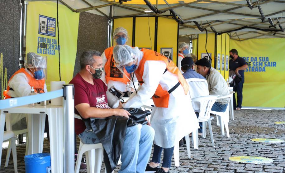 Paraná faz “blitz da saúde” para cuidar dos caminhoneiros