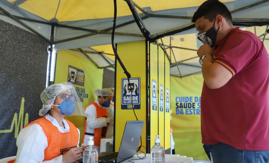 Paraná faz “blitz da saúde” para cuidar dos caminhoneiros