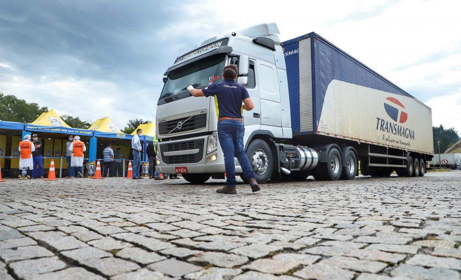 Paraná faz “blitz da saúde” para cuidar dos caminhoneiros
