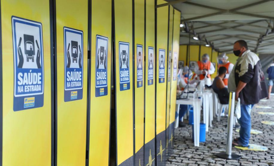 Paraná faz “blitz da saúde” para cuidar dos caminhoneiros
