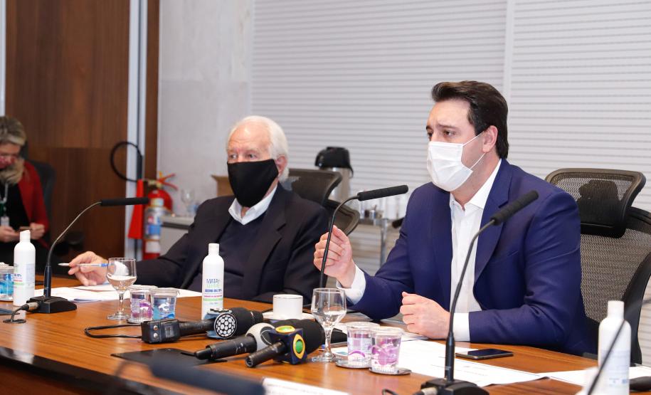 O governador Carlos Massa Ratinho Junior anunciou nesta terça-feira (30) uma série de medidas mais rigorosas para conter a evolução da pandemia do novo coronavírus no Paraná.