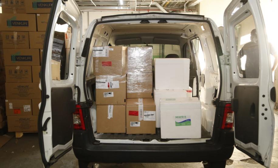 Paraná recebe anestésicos e relaxantes musculares do Hospital Unimed, do Rio de Janeiro. Uma aeronave do governo foi buscar. Estado também já está habilitado no processo de compra pelo Ministério da Saúde