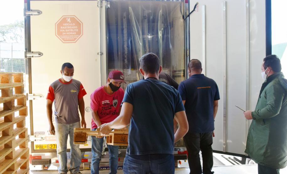 Paraná recebe quase 100 mil ampolas de medicamentos para entubação