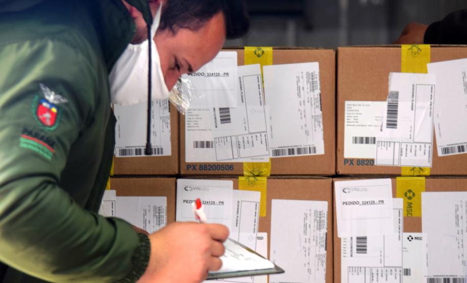 Paraná recebe quase 100 mil ampolas de medicamentos para entubação