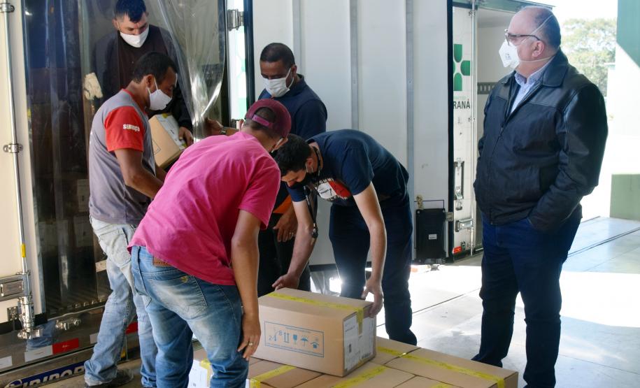 Paraná recebe quase 100 mil ampolas de medicamentos para entubação