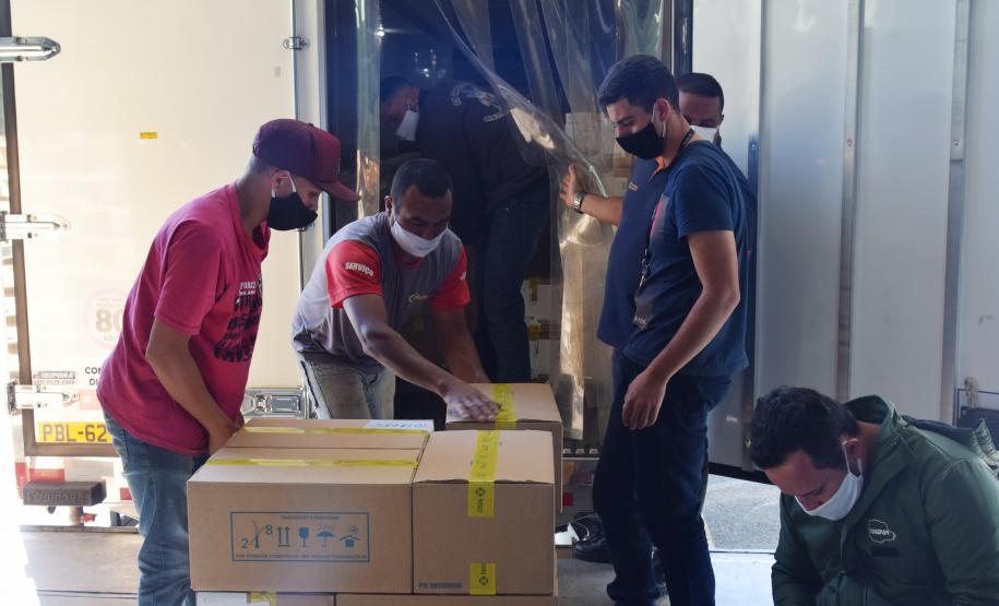 Paraná recebe quase 100 mil ampolas de medicamentos para entubação