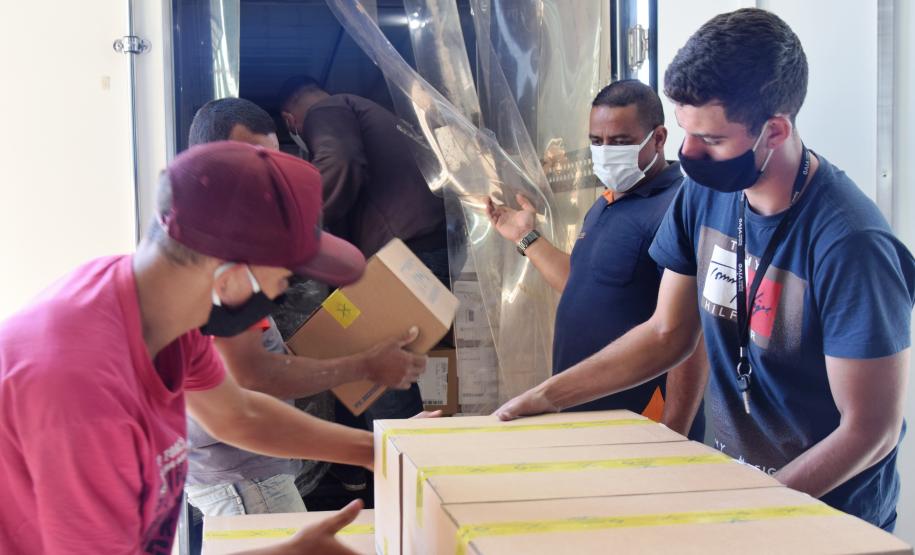 Paraná recebe quase 100 mil ampolas de medicamentos para entubação