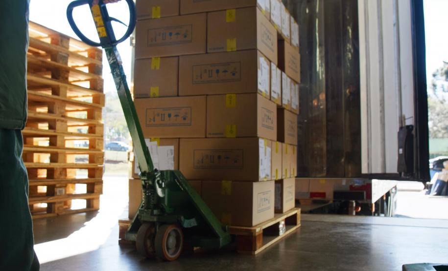 Paraná recebe quase 100 mil ampolas de medicamentos para entubação