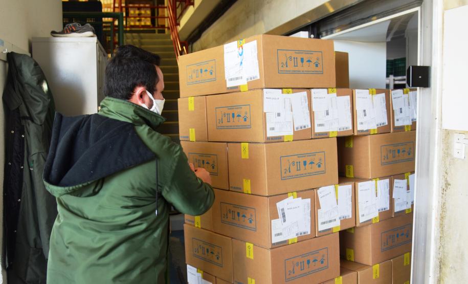 Paraná recebe quase 100 mil ampolas de medicamentos para entubação