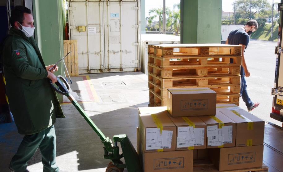 Paraná recebe quase 100 mil ampolas de medicamentos para entubação