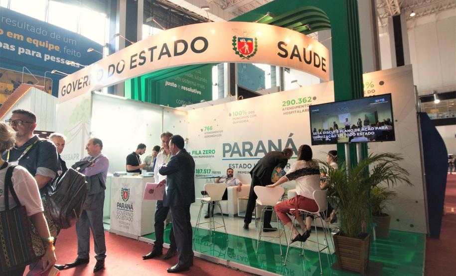 Estande da Sesa no CONASEMS auxilia prefeitos e secretários municipais de saúde A Secretaria de Estado da Saúde montou um estande no Congresso Nacional de Secretarias Municipais da Saúde (Conasems), que acontece em Brasília, até esta sexta-feira (5). “Estamos à disposição também de prefeitos e secretários para uma conversa, facilitando o acesso para o atendimento das demandas”, ressaltou o secretário Beto Preto.