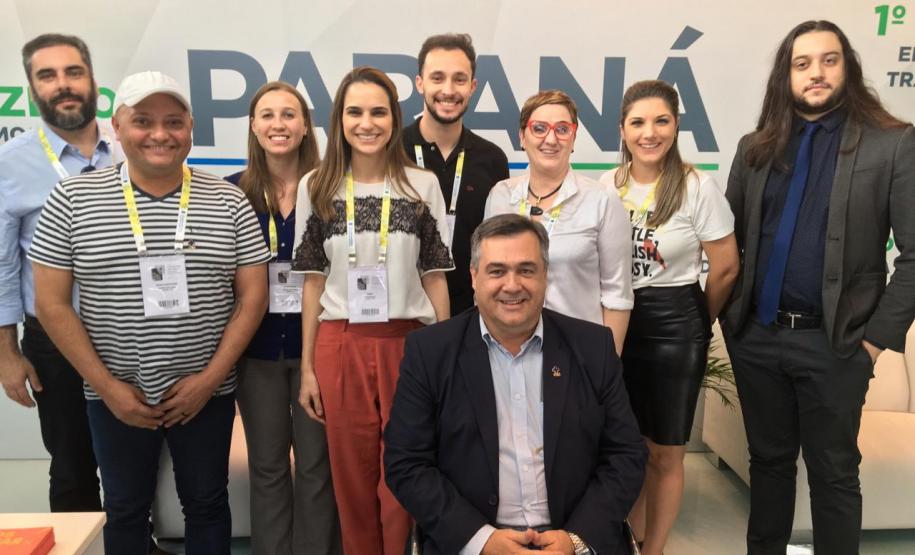 Estande da Sesa no CONASEMS auxilia prefeitos e secretários municipais de saúde A Secretaria de Estado da Saúde montou um estande no Congresso Nacional de Secretarias Municipais da Saúde (Conasems), que acontece em Brasília, até esta sexta-feira (5). “Estamos à disposição também de prefeitos e secretários para uma conversa, facilitando o acesso para o atendimento das demandas”, ressaltou o secretário Beto Preto.