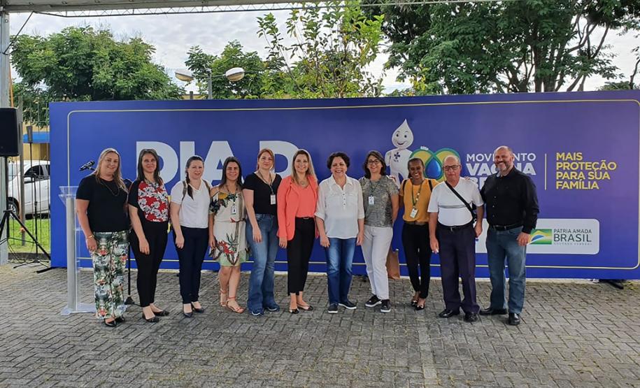 Paranaenses participam do dia D de vacinação contra o sarampo