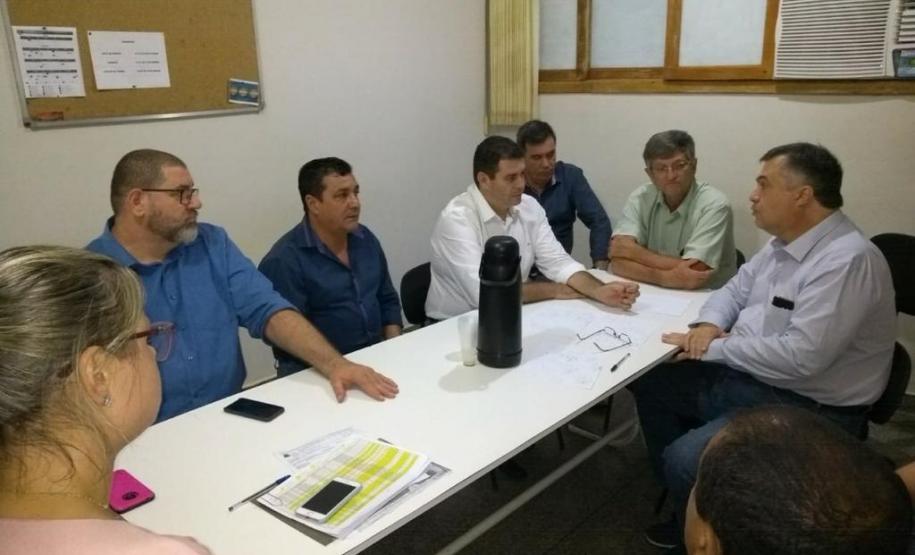 Secretário realiza reunião técnica em Barbosa Ferraz para discutir ações de combate à dengue