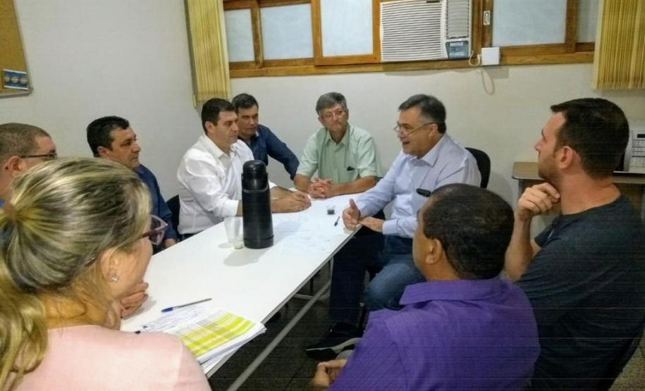 Secretário realiza reunião técnica em Barbosa Ferraz para discutir ações de combate à dengue