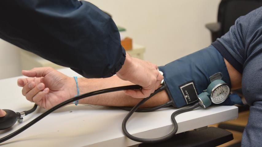 Secretaria da Saúde reforça ações contra hipertensão, que afeta mais de 20% da população