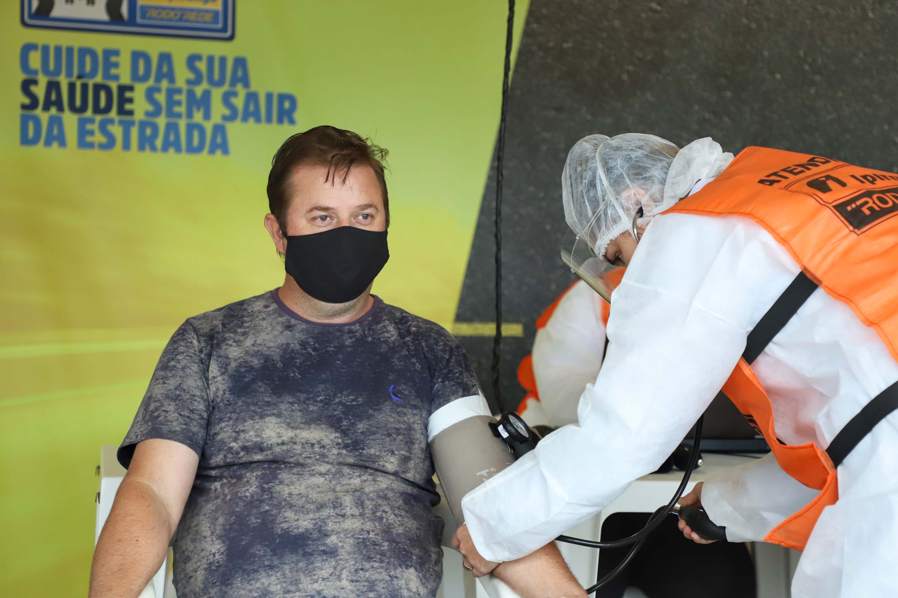 Paraná faz “blitz da saúde” para cuidar dos caminhoneiros