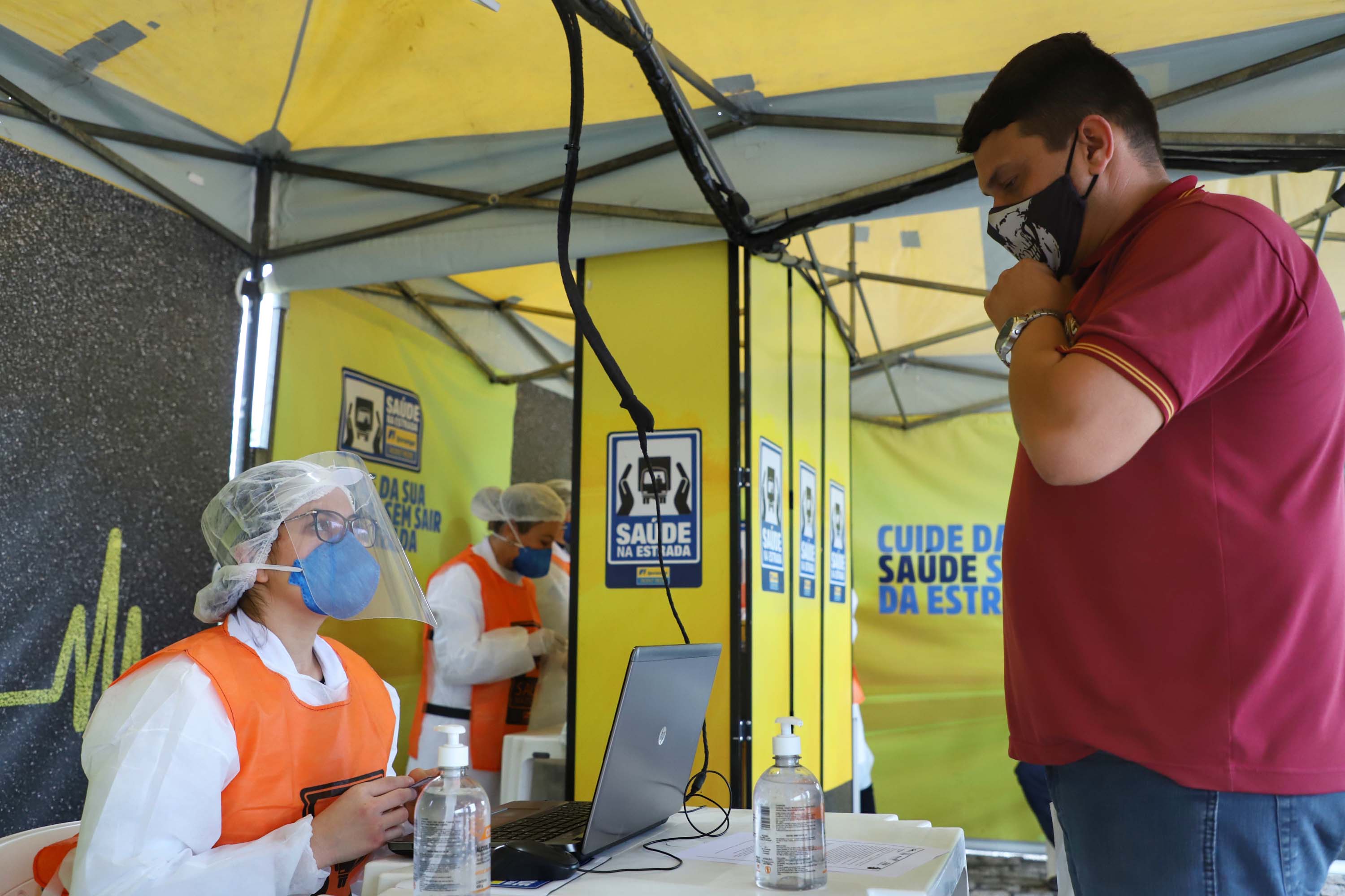 Paraná faz “blitz da saúde” para cuidar dos caminhoneiros