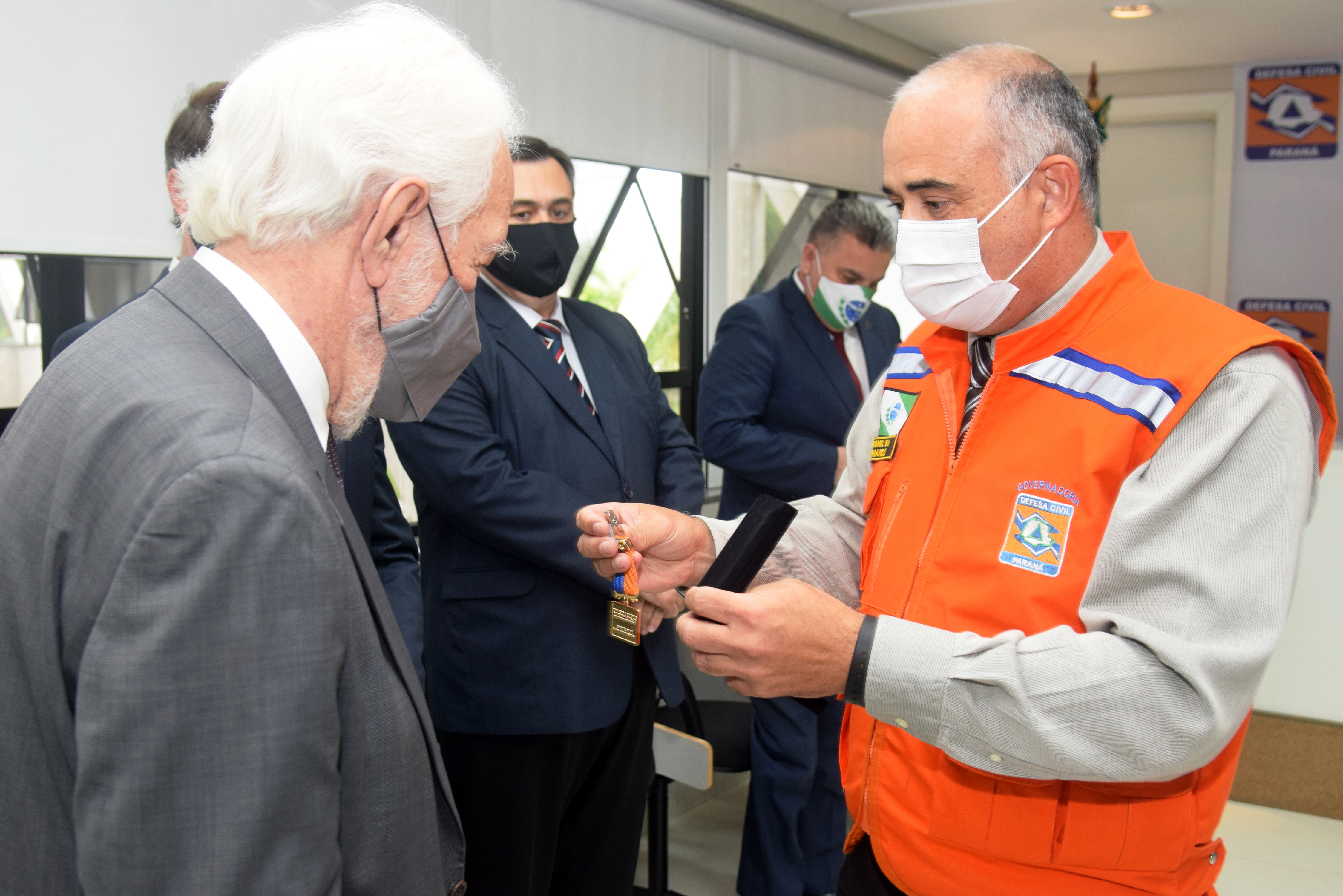 Secretário é homenageado pela Defesa Civil do Paraná