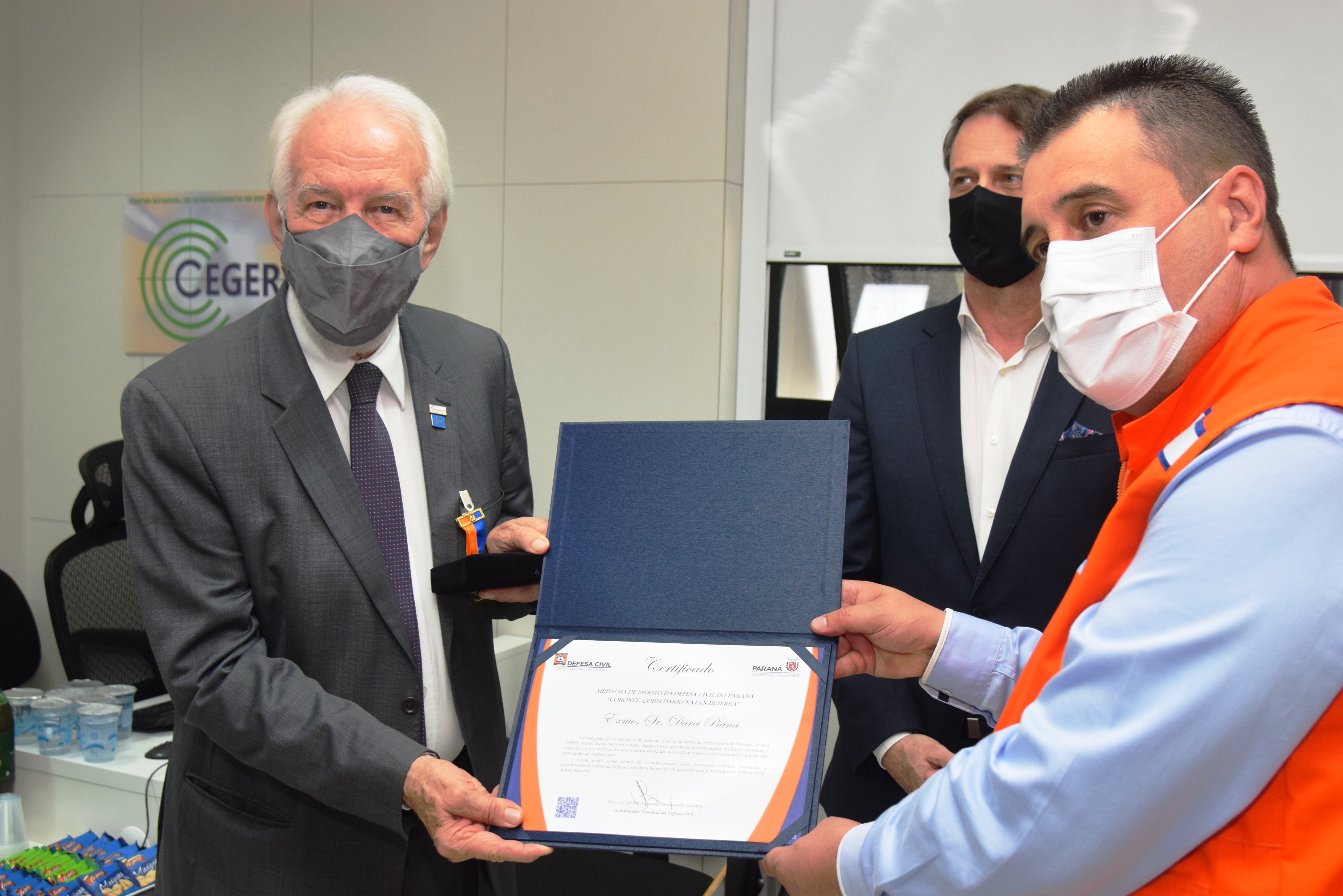 Secretário é homenageado pela Defesa Civil do Paraná