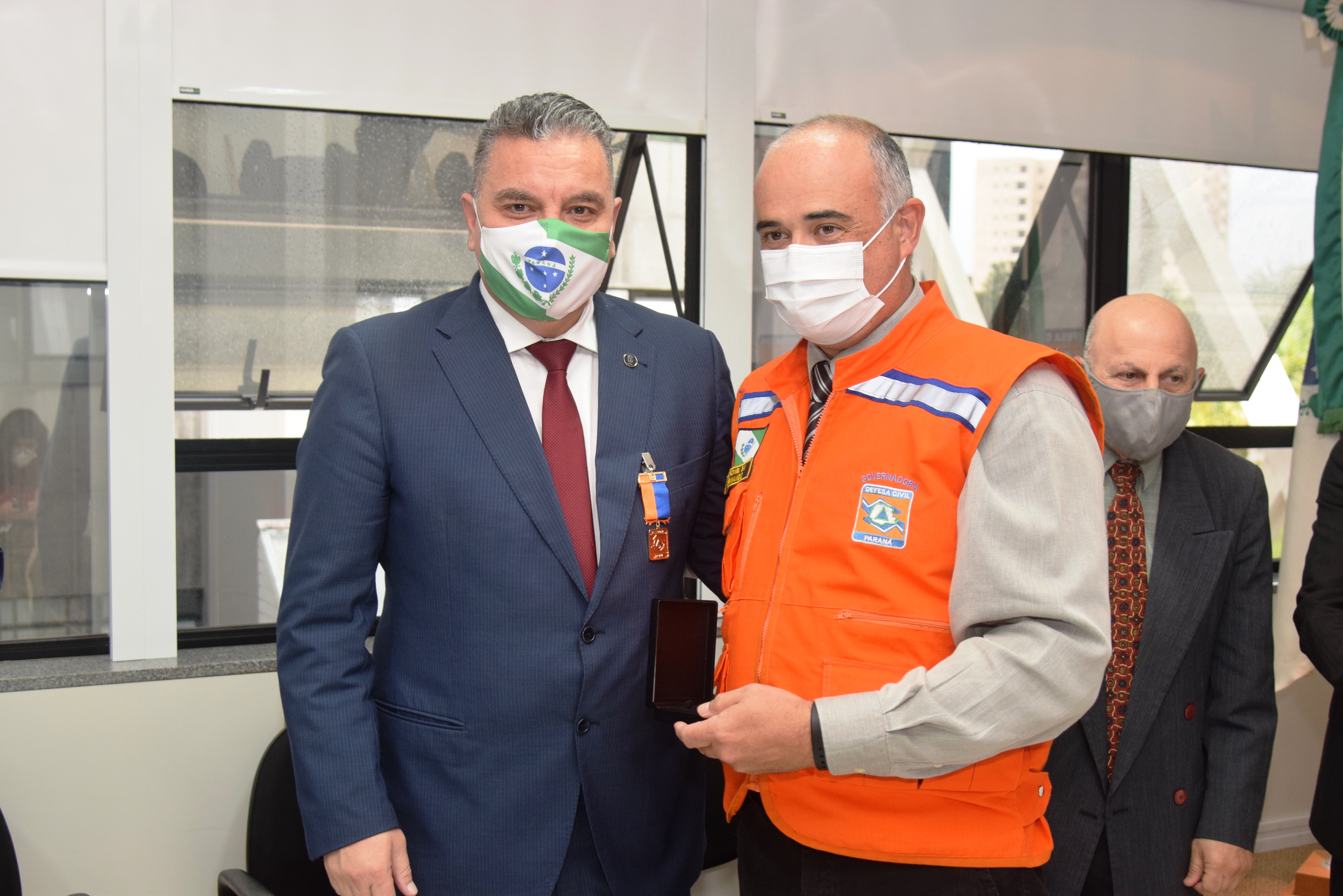 Secretário é homenageado pela Defesa Civil do Paraná