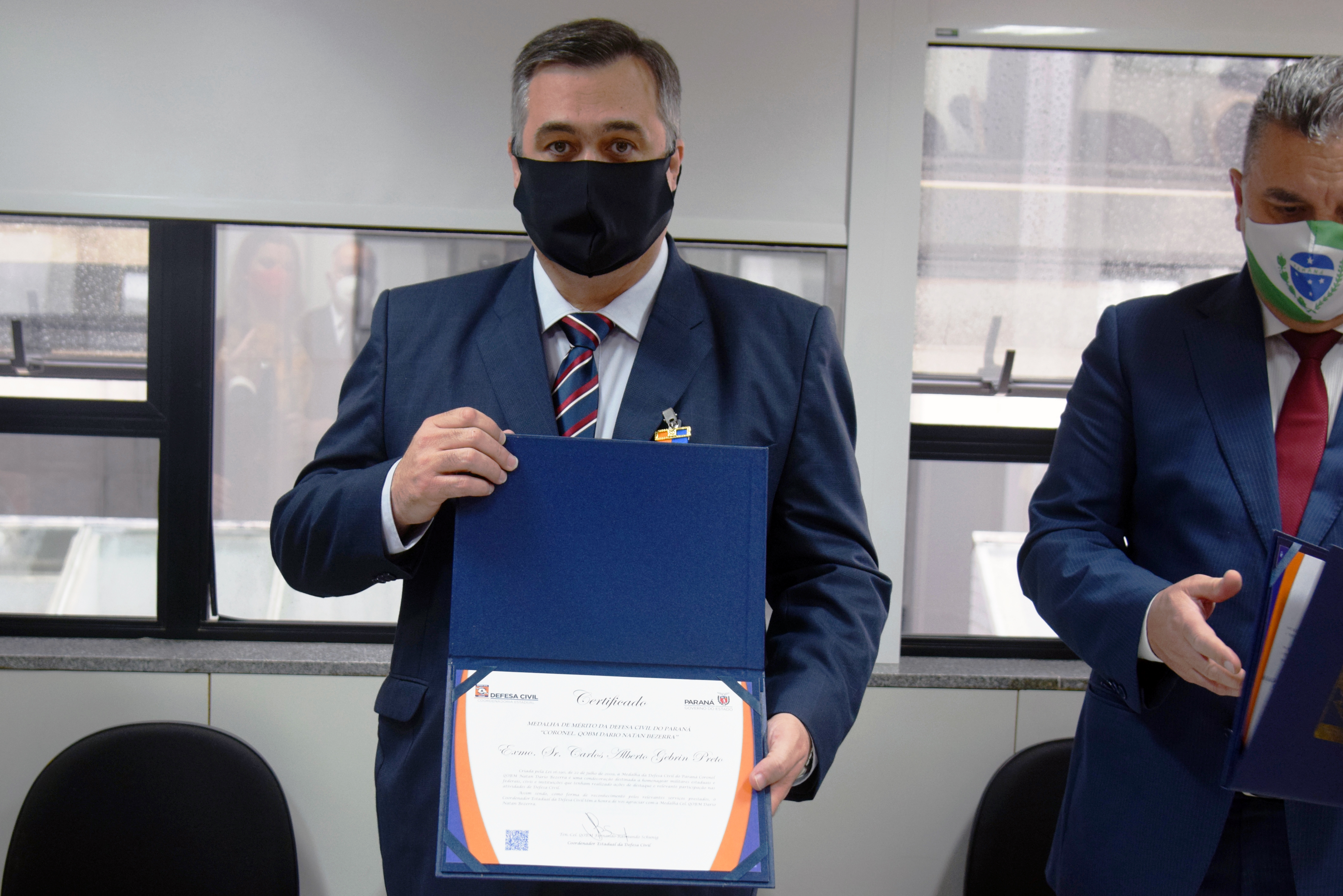 Secretário é homenageado pela Defesa Civil do Paraná