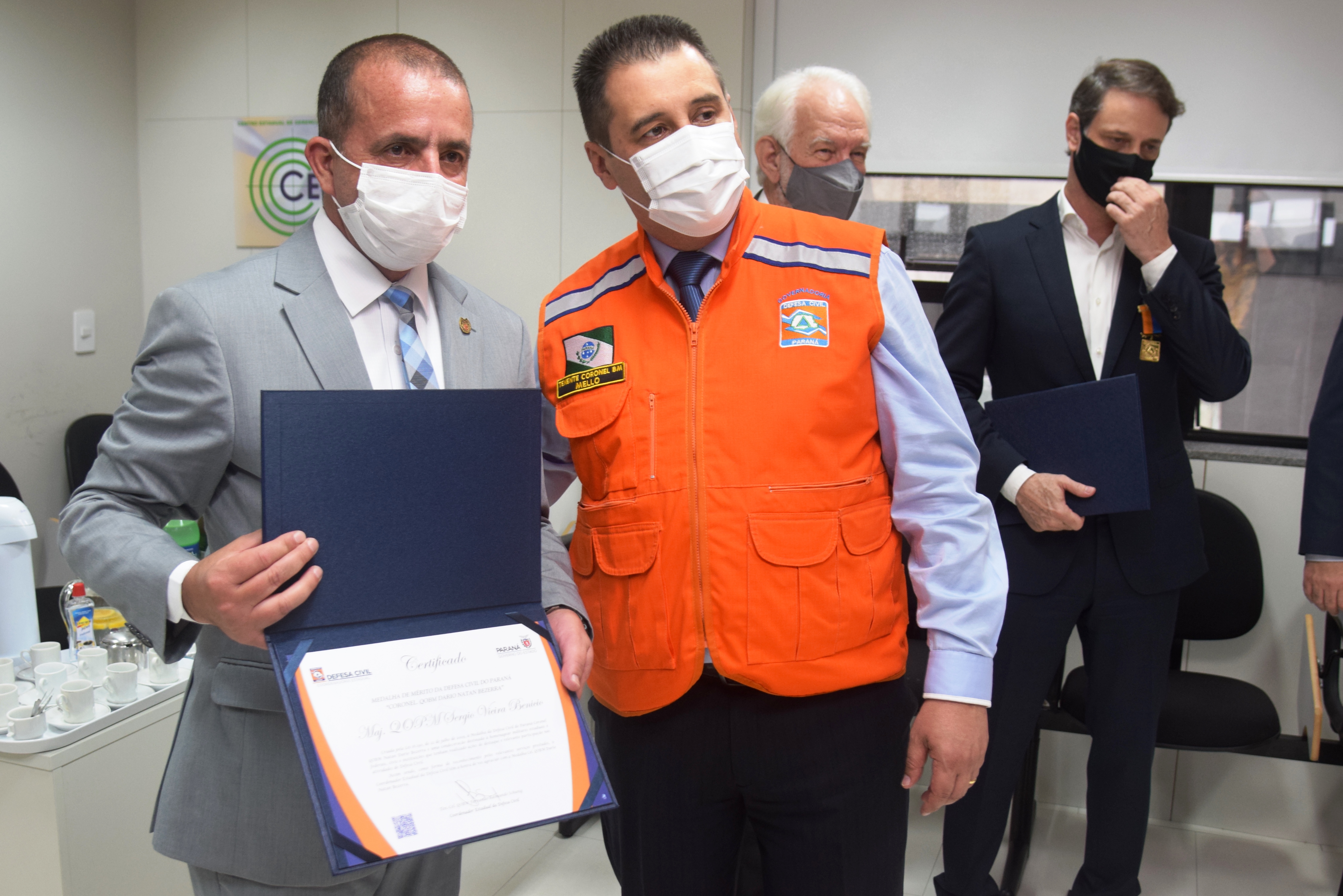 Secretário é homenageado pela Defesa Civil do Paraná