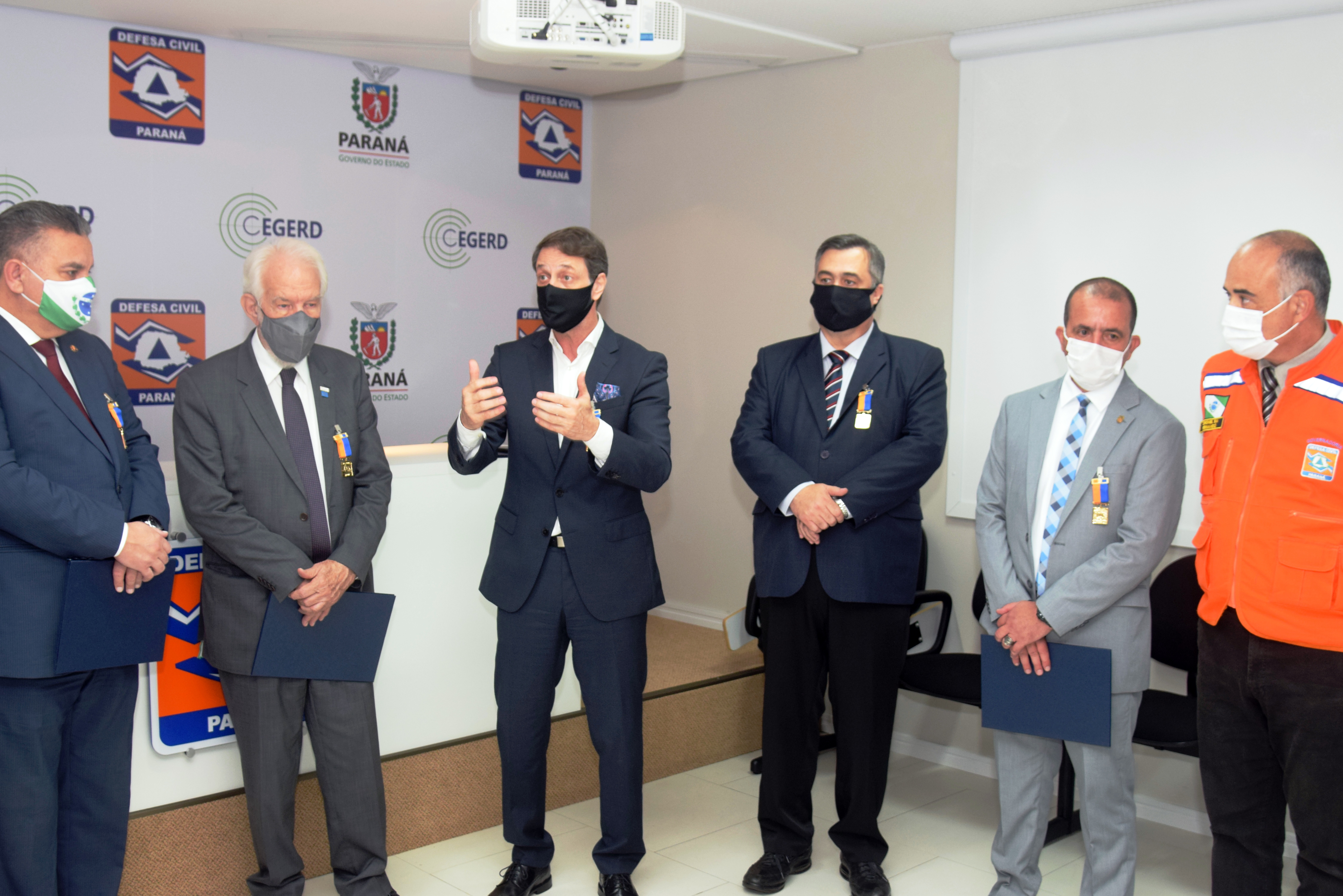 Secretário é homenageado pela Defesa Civil do Paraná