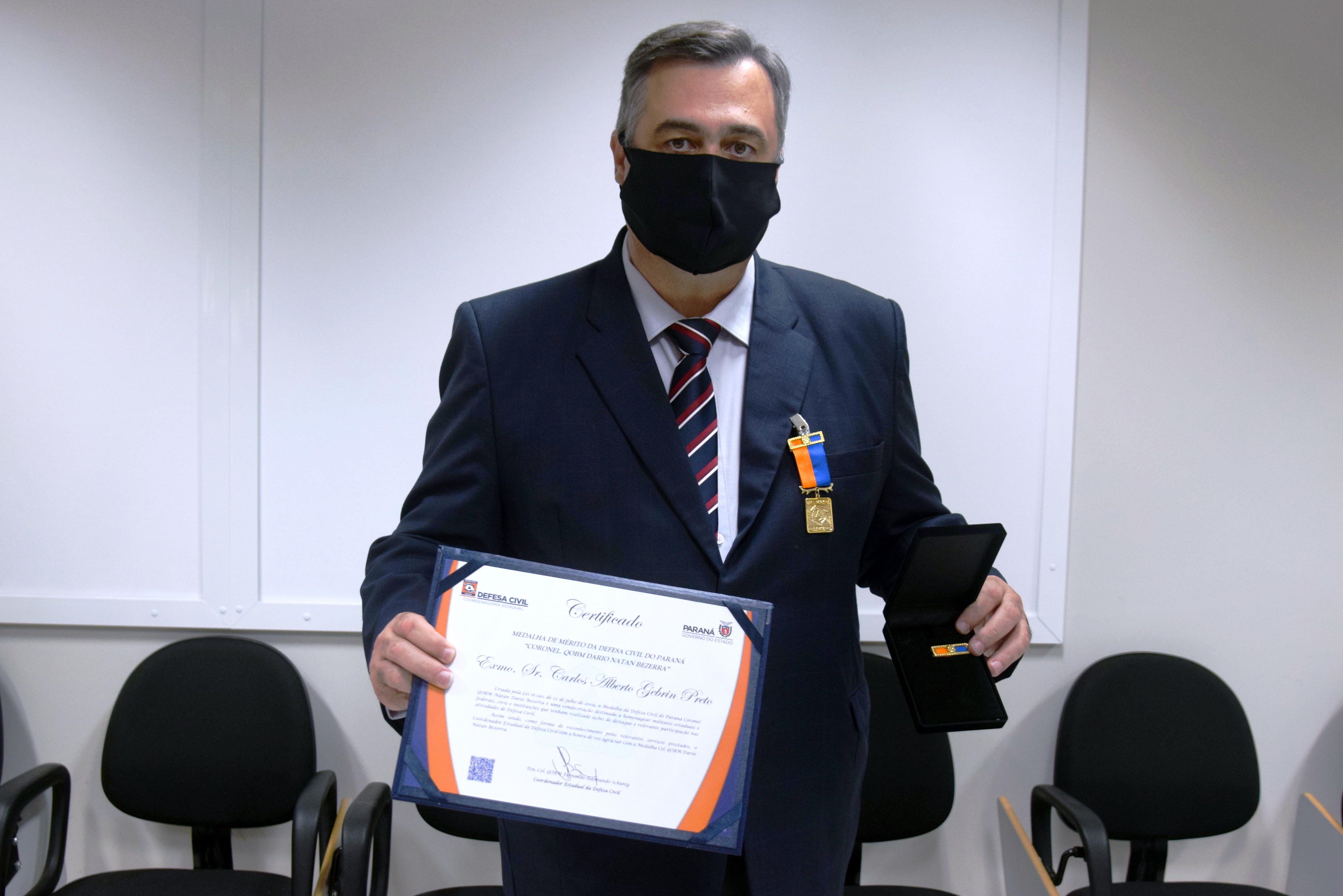 Secretário é homenageado pela Defesa Civil do Paraná