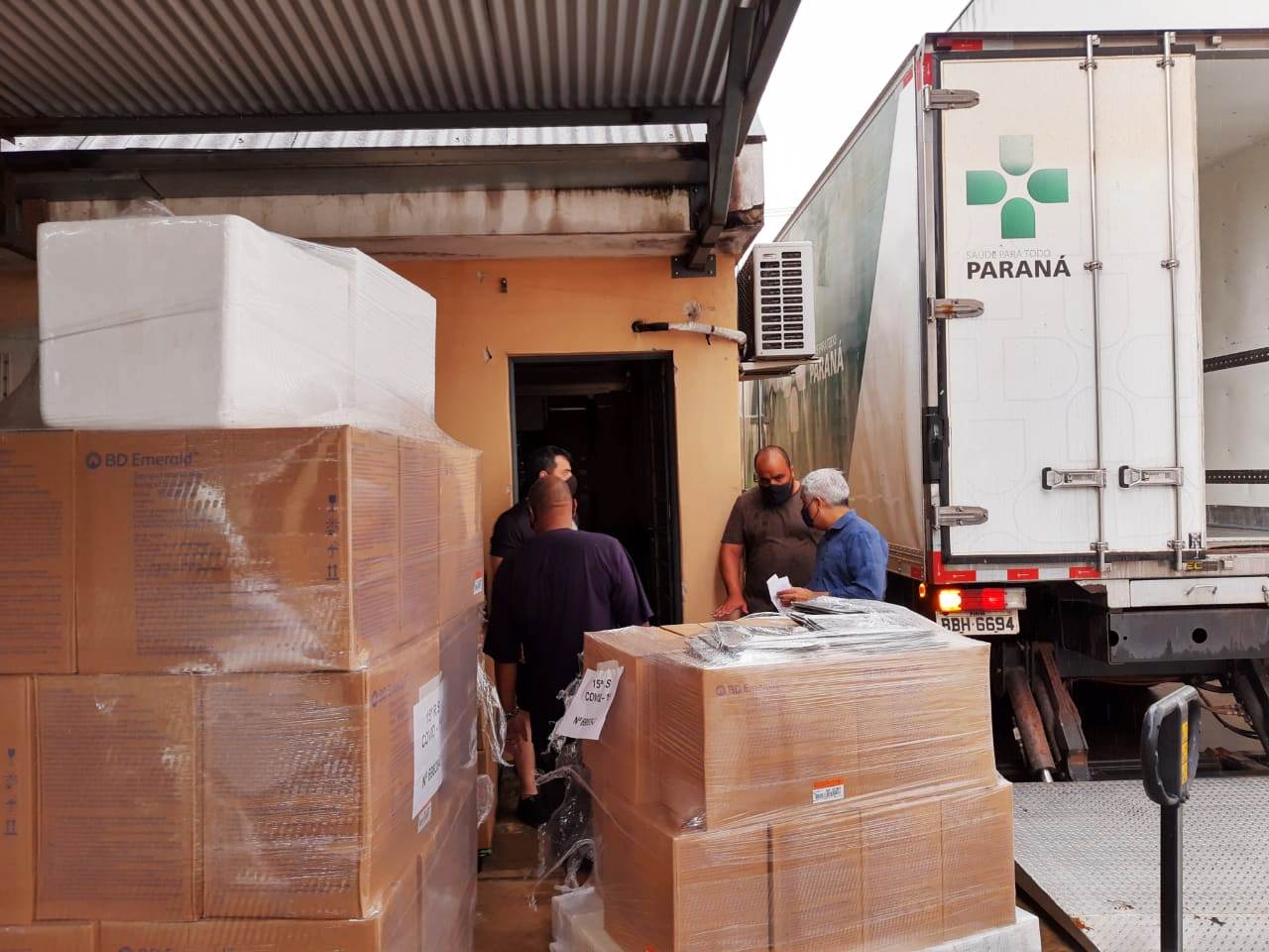 Sesa realiza força-tarefa neste final de semana para entrega de insumos que serão usados na vacinação contra a Covid-19