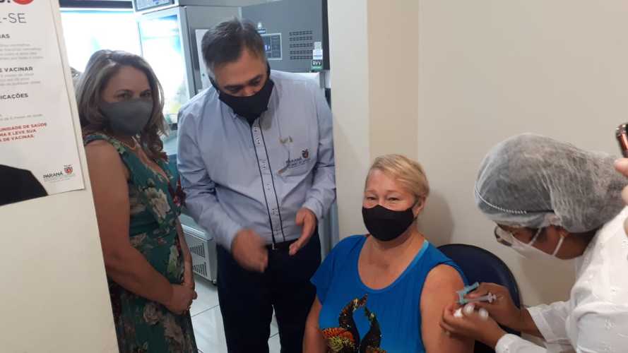 Idosos de 67 a 70 anos sendo vacinados em São Pedro do Ivaí.
