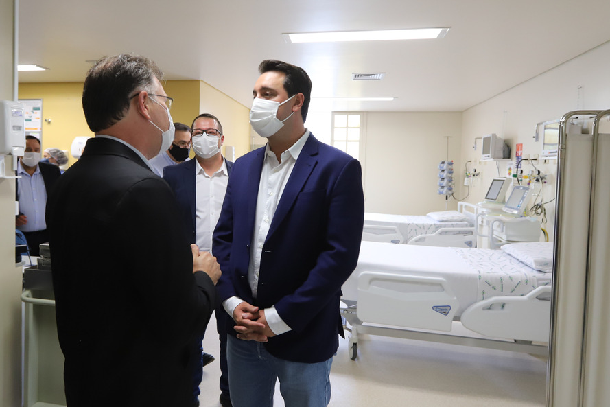 O governador Carlos Massa Ratinho Junior visita nesta quarta-feira (14) o Hospital Regional São Sebastião, na Lapa. A Secretaria de Estado da Saúde disponibiliza seis leitos de UTI no hospital. A unidade já conta com 40 leitos de enfermaria na estratégia de combate à Covid-19.