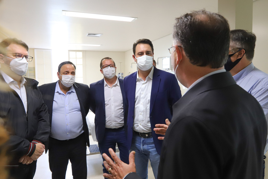 O governador Carlos Massa Ratinho Junior visita nesta quarta-feira (14) o Hospital Regional São Sebastião, na Lapa. A Secretaria de Estado da Saúde disponibiliza seis leitos de UTI no hospital. A unidade já conta com 40 leitos de enfermaria na estratégia de combate à Covid-19.