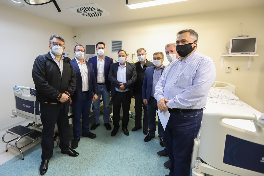 O governador Carlos Massa Ratinho Junior visita nesta quarta-feira (14) o Hospital Regional São Sebastião, na Lapa. A Secretaria de Estado da Saúde disponibiliza seis leitos de UTI no hospital. A unidade já conta com 40 leitos de enfermaria na estratégia de combate à Covid-19.