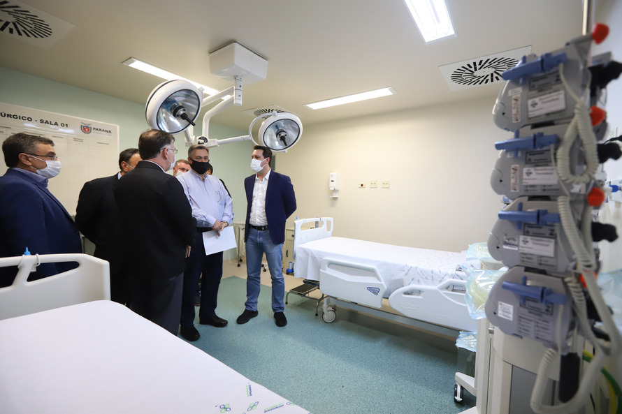 O governador Carlos Massa Ratinho Junior visita nesta quarta-feira (14) o Hospital Regional São Sebastião, na Lapa. A Secretaria de Estado da Saúde disponibiliza seis leitos de UTI no hospital. A unidade já conta com 40 leitos de enfermaria na estratégia de combate à Covid-19.