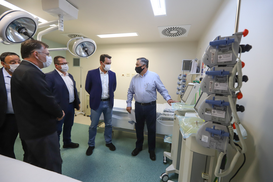 O governador Carlos Massa Ratinho Junior visita nesta quarta-feira (14) o Hospital Regional São Sebastião, na Lapa. A Secretaria de Estado da Saúde disponibiliza seis leitos de UTI no hospital. A unidade já conta com 40 leitos de enfermaria na estratégia de combate à Covid-19.