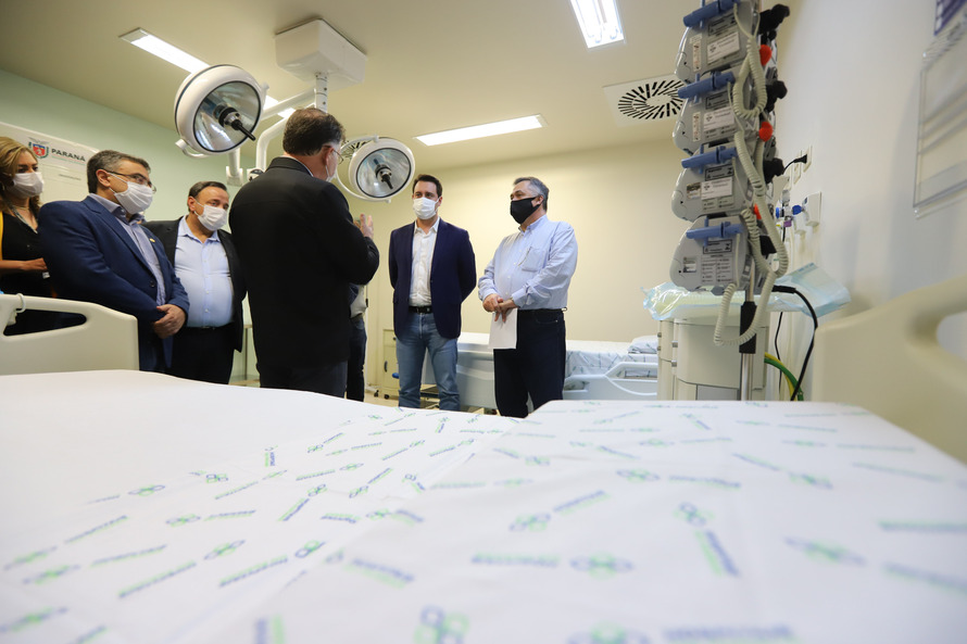 O governador Carlos Massa Ratinho Junior visita nesta quarta-feira (14) o Hospital Regional São Sebastião, na Lapa. A Secretaria de Estado da Saúde disponibiliza seis leitos de UTI no hospital. A unidade já conta com 40 leitos de enfermaria na estratégia de combate à Covid-19.