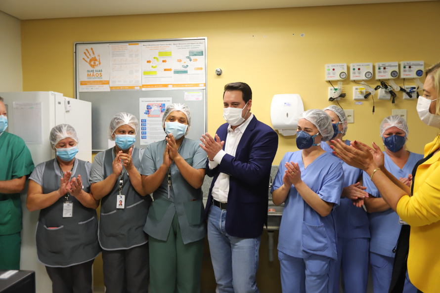 O governador Carlos Massa Ratinho Junior visita nesta quarta-feira (14) o Hospital Regional São Sebastião, na Lapa. A Secretaria de Estado da Saúde disponibiliza seis leitos de UTI no hospital. A unidade já conta com 40 leitos de enfermaria na estratégia de combate à Covid-19.