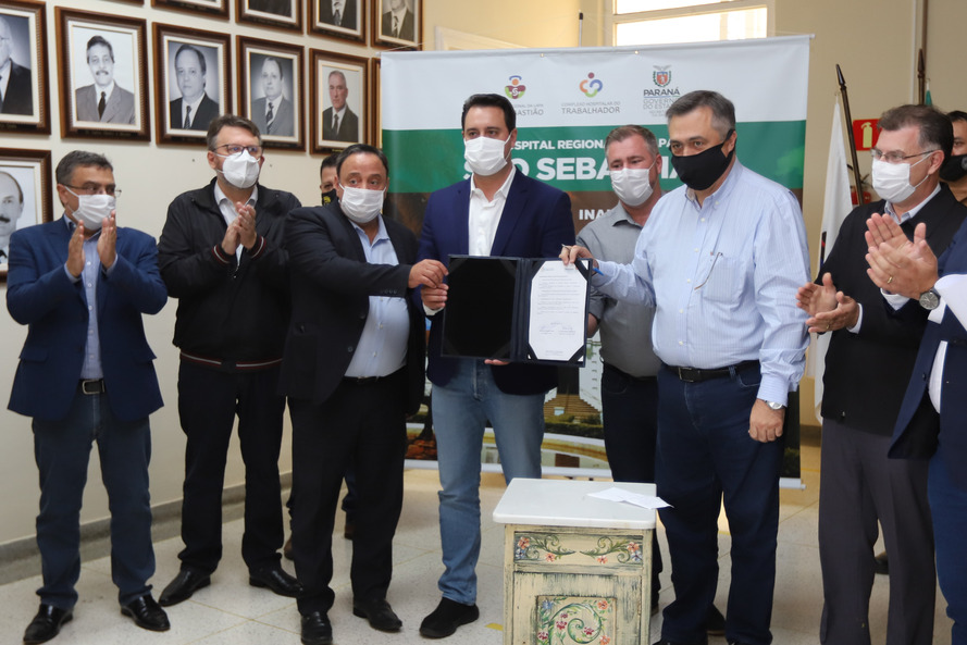 O governador Carlos Massa Ratinho Junior visita nesta quarta-feira (14) o Hospital Regional São Sebastião, na Lapa. A Secretaria de Estado da Saúde disponibiliza seis leitos de UTI no hospital. A unidade já conta com 40 leitos de enfermaria na estratégia de combate à Covid-19.