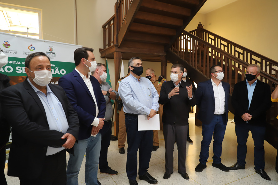 O governador Carlos Massa Ratinho Junior visita nesta quarta-feira (14) o Hospital Regional São Sebastião, na Lapa. A Secretaria de Estado da Saúde disponibiliza seis leitos de UTI no hospital. A unidade já conta com 40 leitos de enfermaria na estratégia de combate à Covid-19.