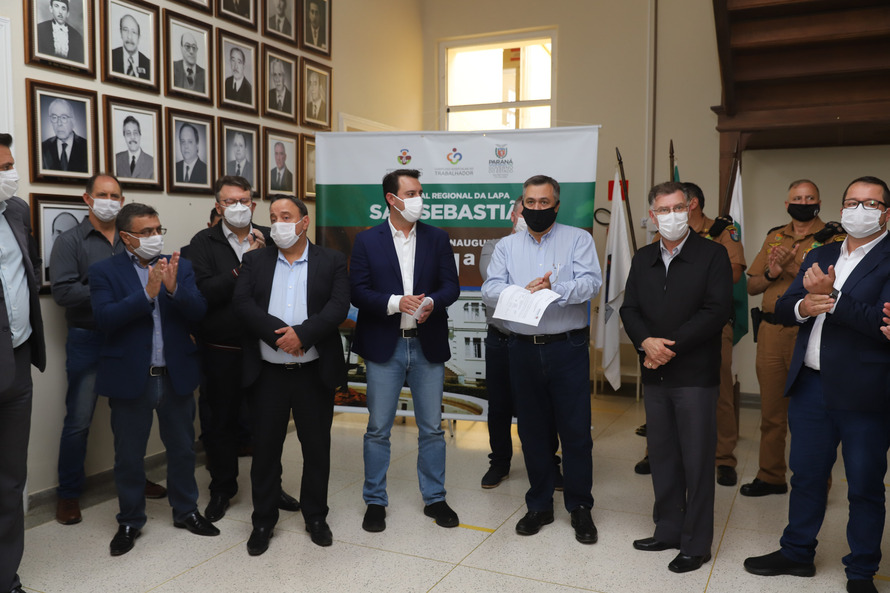 O governador Carlos Massa Ratinho Junior visita nesta quarta-feira (14) o Hospital Regional São Sebastião, na Lapa. A Secretaria de Estado da Saúde disponibiliza seis leitos de UTI no hospital. A unidade já conta com 40 leitos de enfermaria na estratégia de combate à Covid-19.