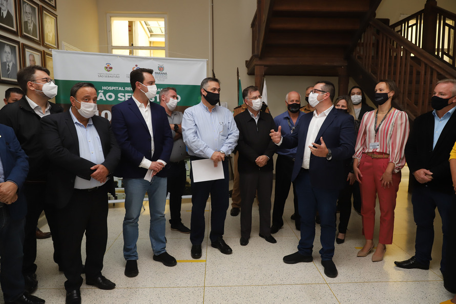 O governador Carlos Massa Ratinho Junior visita nesta quarta-feira (14) o Hospital Regional São Sebastião, na Lapa. A Secretaria de Estado da Saúde disponibiliza seis leitos de UTI no hospital. A unidade já conta com 40 leitos de enfermaria na estratégia de combate à Covid-19.